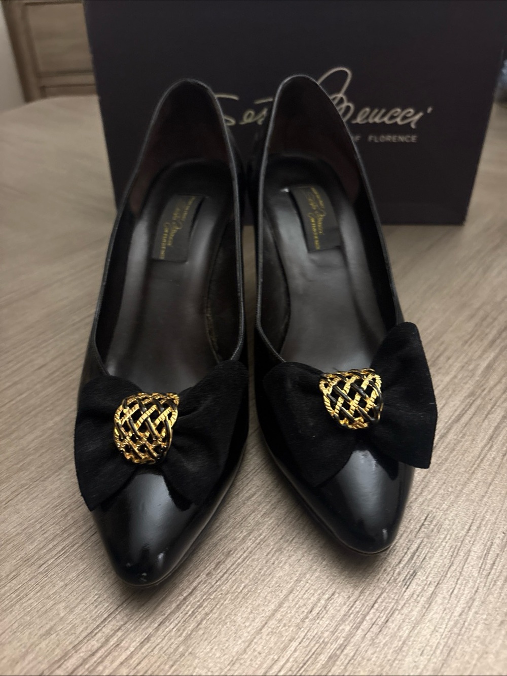 Sesto Meucci Black Patent Leather Pointed Pumps with Gold Knot Bow